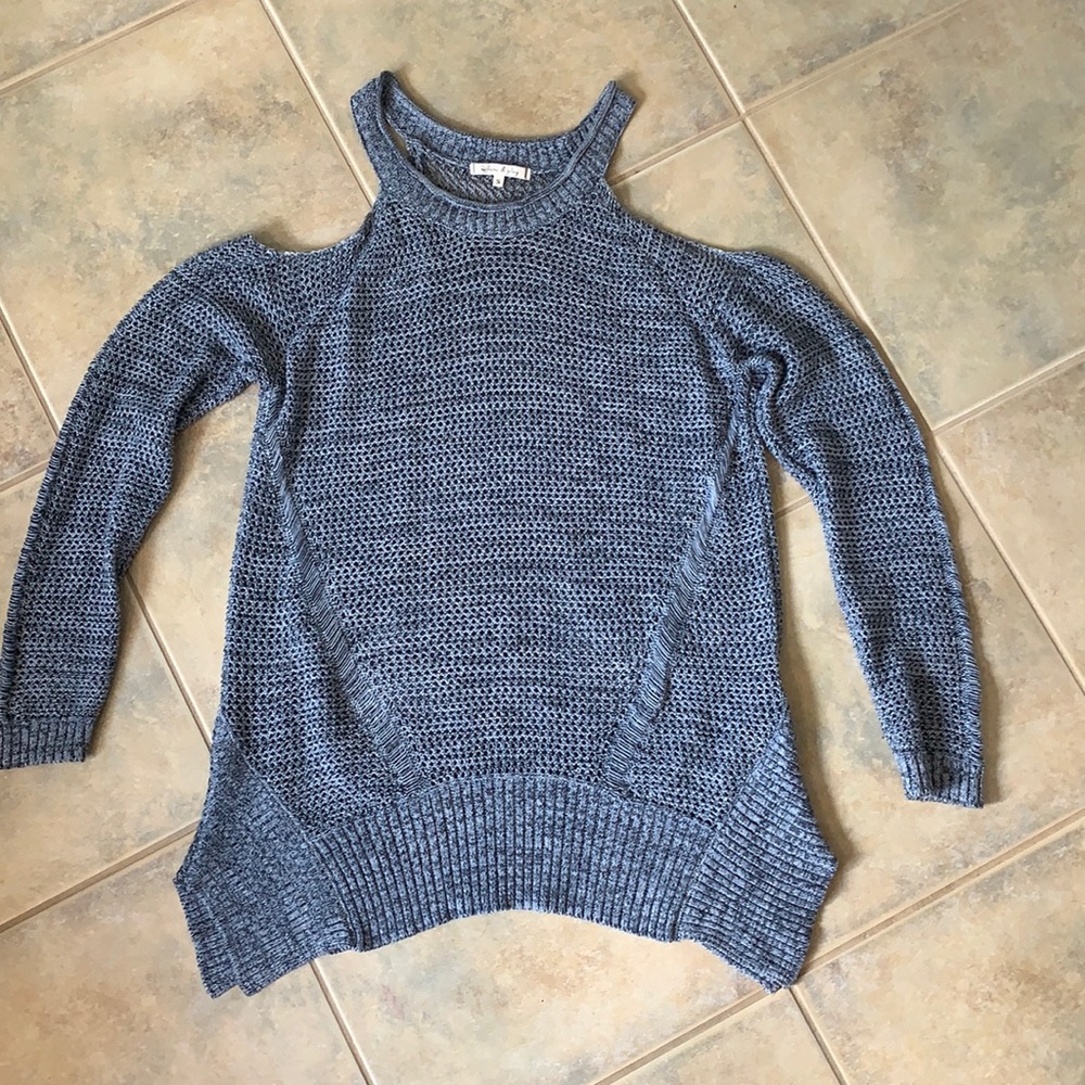 Evereve Willow & Clay cold shoulder sweater